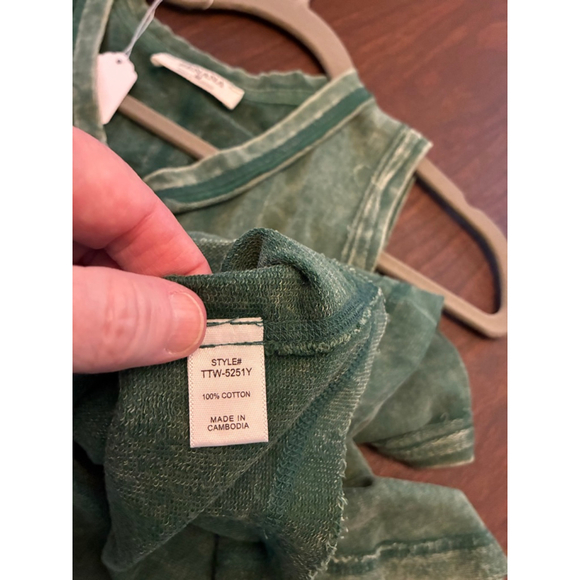 0122 NWOT Zenana stone washed dark green tank top. Grunge Size Medium - Picture 9 of 10